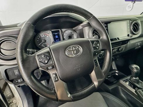 Used 2021 Toyota Tacoma TRD Off-Road w/ Technology Package AWD/4WD image 11