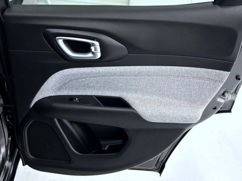 Certified 2022 Jeep Compass Latitude AWD/4WD image 17