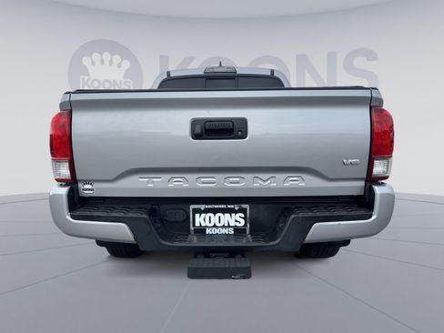 Used 2016 Toyota Tacoma TRD Sport w/ Towing Package AWD/4WD image 5