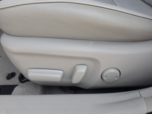 Used 2016 Toyota Camry XLE w/ Moonroof Package FWD image 11