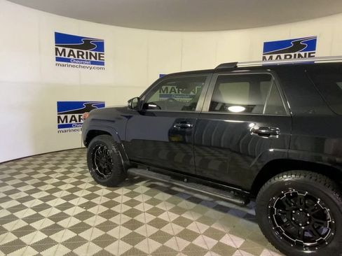 Used 2020 Toyota 4Runner SR5 Premium w/ Moonroof Package AWD/4WD image 8