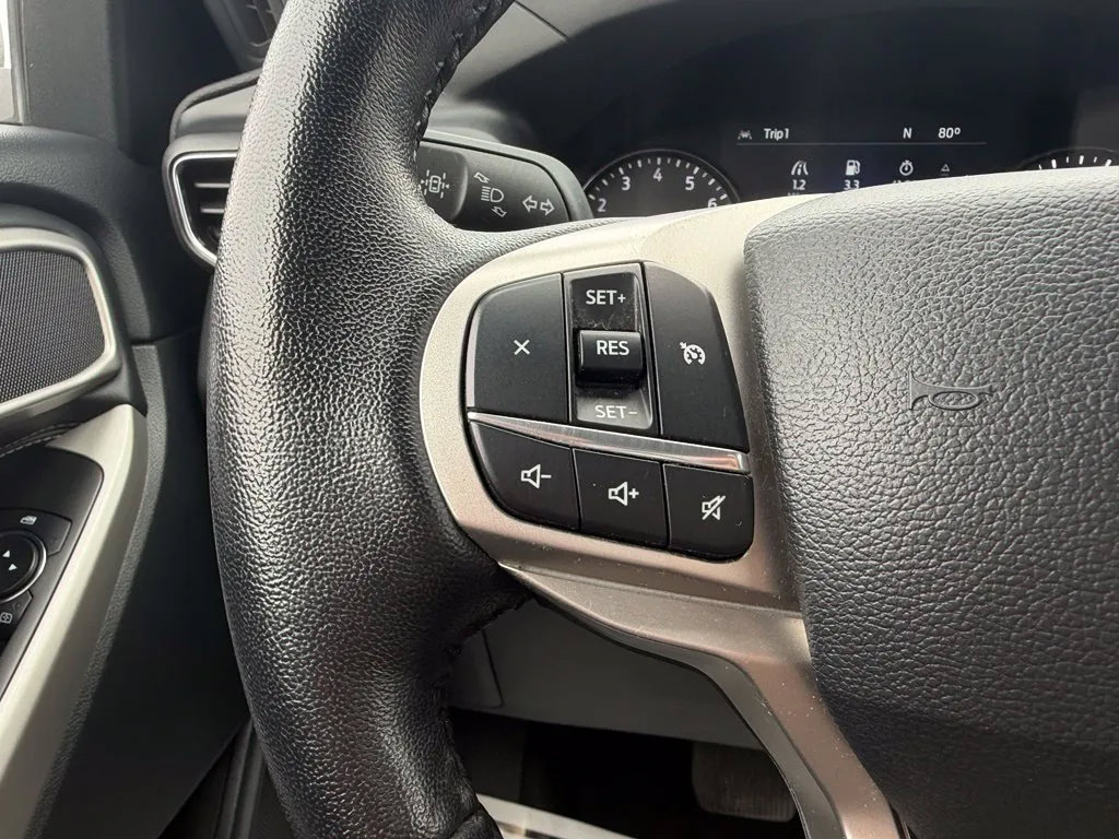 Used 2024 Ford Explorer XLT AWD/4WD image 15