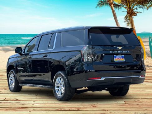 Used 2026 Chevrolet Suburban LT w/ Comfort Package RWD image 4