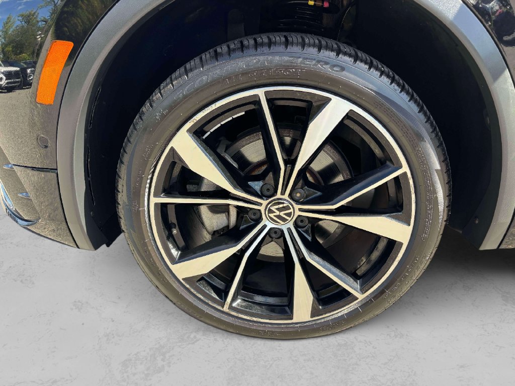 Used 2023 Volkswagen Tiguan SEL R-Line AWD/4WD image 8