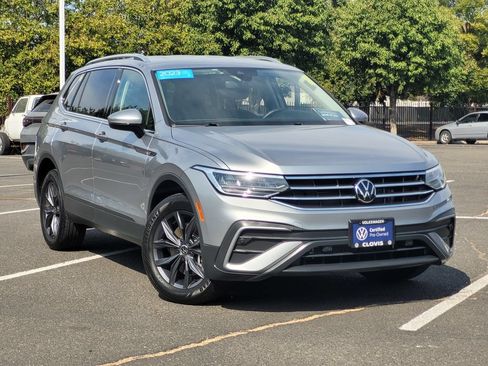 Used 2023 Volkswagen Tiguan SE FWD image 2