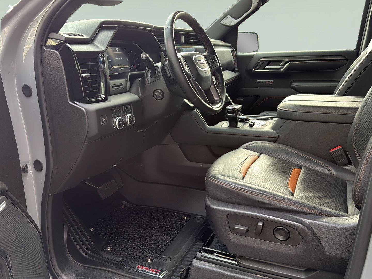 Used 2024 GMC Sierra 1500 AT4 w/ AT4 Preferred Package AWD/4WD image 9