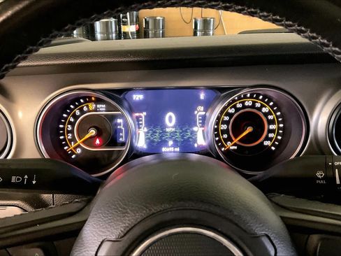 Used 2021 Jeep Gladiator Sport AWD/4WD image 23
