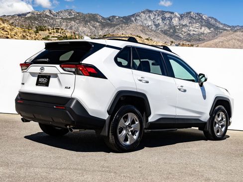 Used 2025 Toyota RAV4 XLE FWD image 13