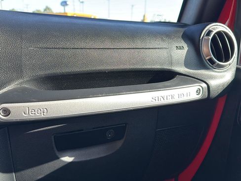 Used 2017 Jeep Wrangler Unlimited Sahara image 24