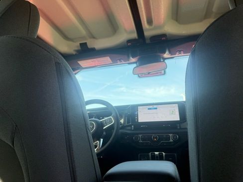 Used 2025 Jeep Wrangler Sahara image 20