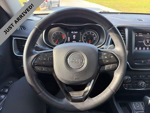 Used 2019 Jeep Cherokee Latitude Plus FWD image 10