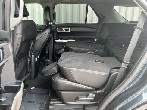 Used 2022 Ford Explorer XLT w/ Equipment Group 202A AWD/4WD image 21