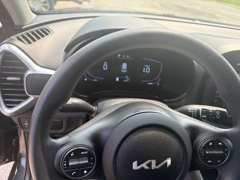 Used 2025 Kia Soul LX w/ LX Technology Package FWD image 14
