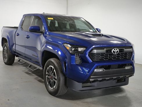 Used 2024 Toyota Tacoma TRD Sport image 3