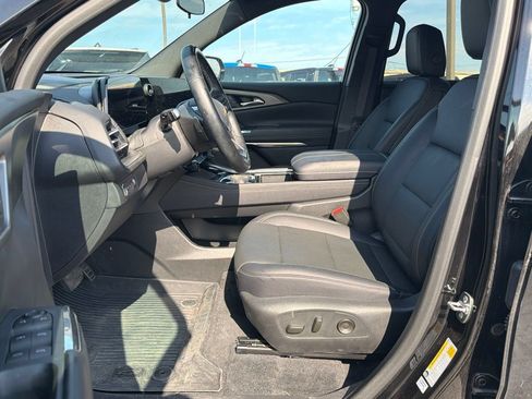Used 2025 Chevrolet Traverse LT w/ LPO, Floor Liner Package AWD/4WD image 14