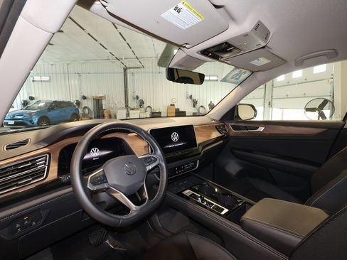 Used 2026 Volkswagen Atlas SE AWD/4WD image 9