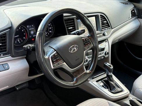 Used 2017 Hyundai Elantra Limited image 11