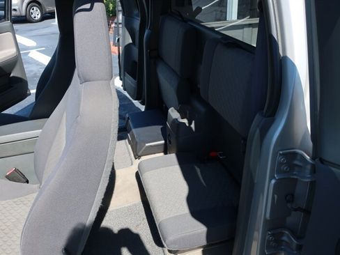 Used 2004 GMC Canyon SLE image 18