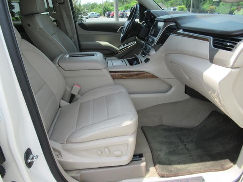 Used 2015 GMC Yukon Denali w/ Premium Package AWD/4WD image 10