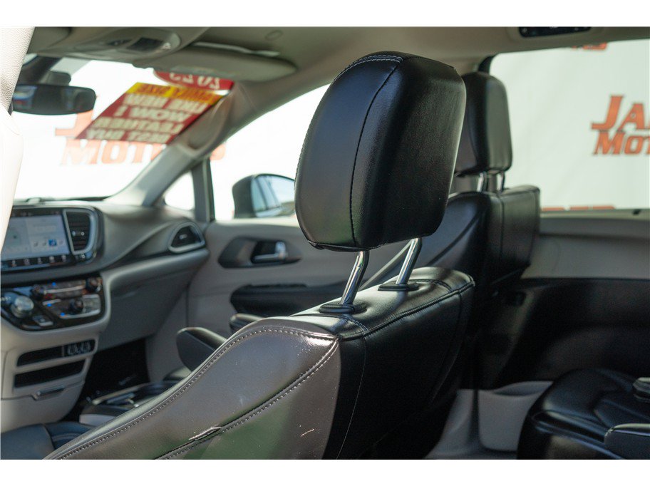 Used 2023 Chrysler Pacifica Touring-L FWD image 34