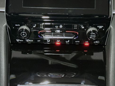 New 2025 Jeep Grand Cherokee L Altitude image 11