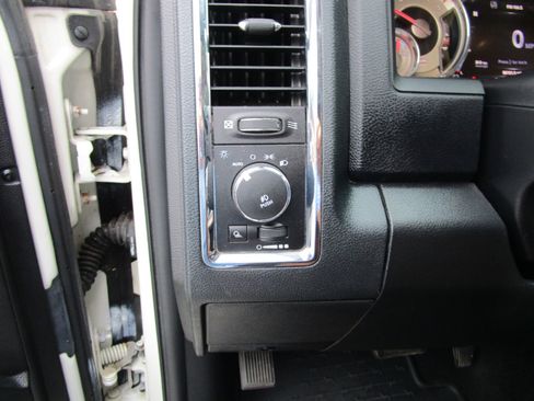 Used 2016 RAM 1500 Laramie Longhorn w/ Convenience Group image 17