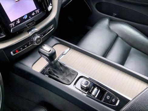 Used 2018 Volvo XC60 T6 Inscription w/ Convenience Package image 17