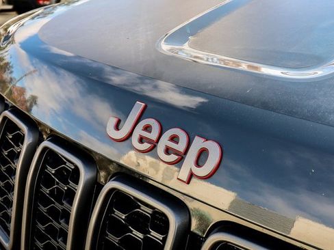 Used 2018 Jeep Grand Cherokee Trailhawk w/ Trailhawk Luxury Group image 19