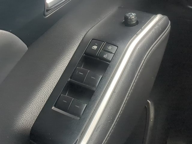 Used 2022 Toyota Highlander XLE FWD image 30