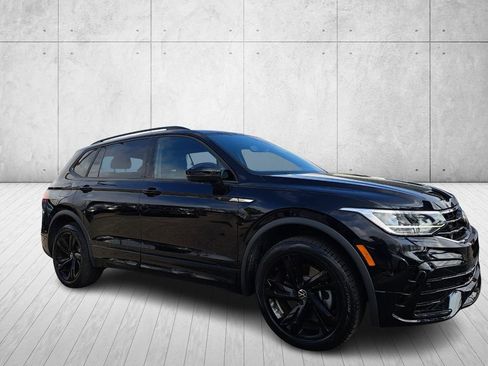 Used 2023 Volkswagen Tiguan SE R-Line image 3