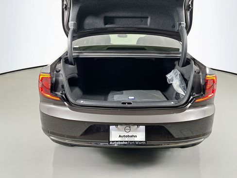 New 2025 Volvo S90 B6 Plus image 28