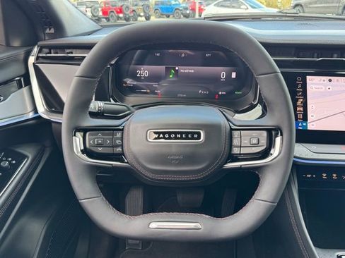 Used 2025 Jeep Wagoneer S Limited image 14