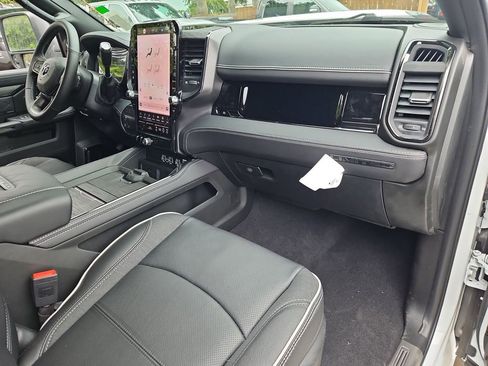 New 2026 RAM 2500 Limited AWD/4WD image 17