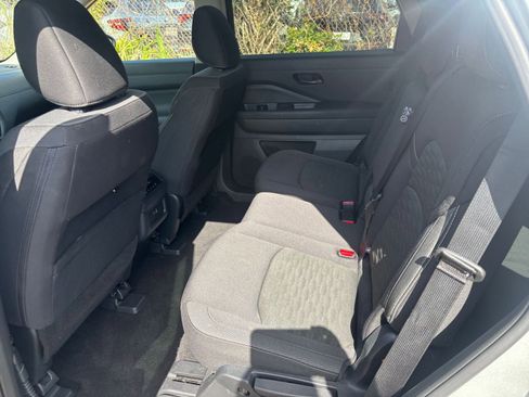 Used 2025 Nissan Pathfinder SV AWD/4WD image 28