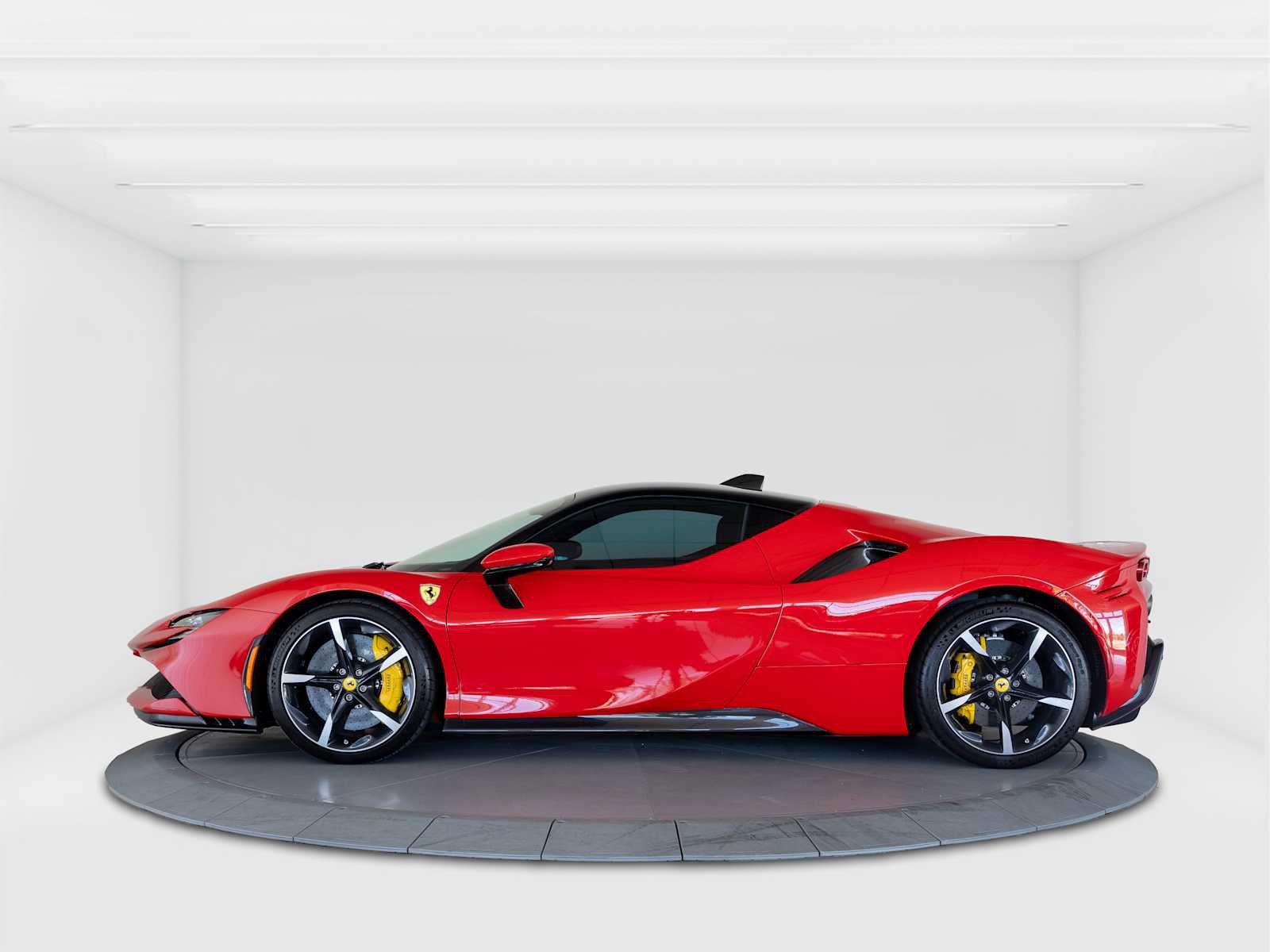 Used 2022 Ferrari SF90 Stradale AWD/4WD image 2