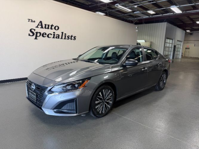 Used 2025 Nissan Altima 2.5 SV FWD image 1