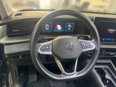Certified 2025 Volkswagen Tiguan SE AWD/4WD image 12