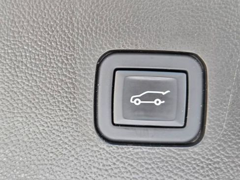 Used 2023 Chevrolet Traverse Premier w/ Redline Edition AWD/4WD image 34