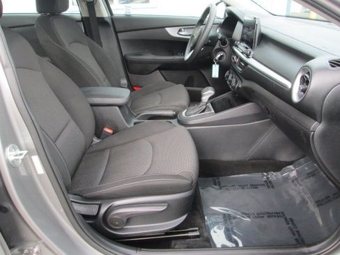 Used 2022 Kia Forte LXS w/ LXS Technology Package FWD image 13
