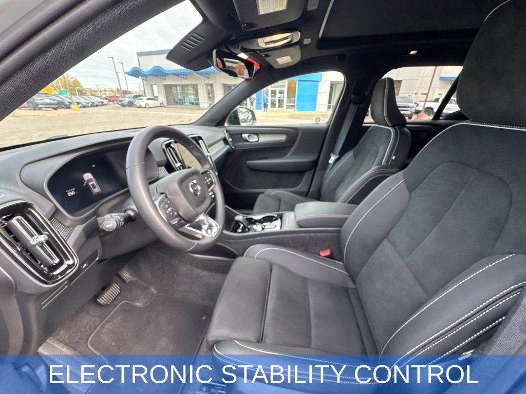 Used 2025 Volvo XC40 B5 Plus AWD/4WD image 24