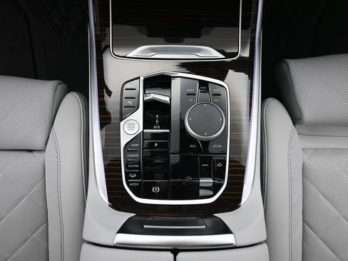 Used 2026 BMW X7 xDrive40i w/ M Sport Package image 15