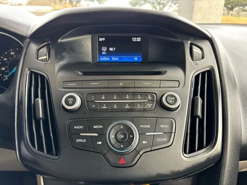 Used 2016 Ford Focus SE w/ SE Sport Package image 24