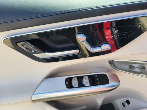 Used 2024 Mercedes-Benz GLC 300 4MATIC image 16