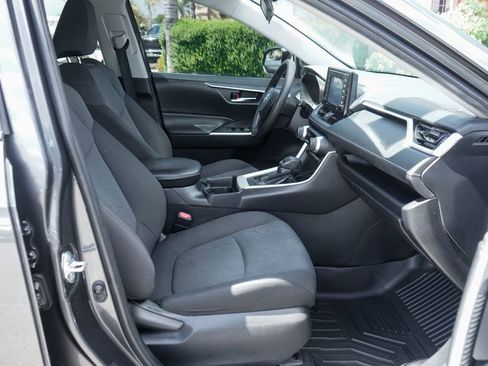 Used 2020 Toyota RAV4 XLE AWD/4WD image 36