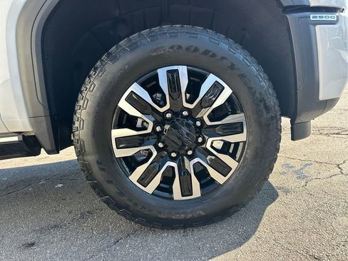 Used 2026 GMC Sierra 2500 Denali Ultimate image 13