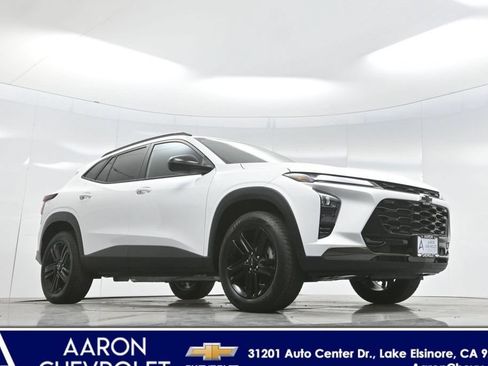 Used 2026 Chevrolet Trax ACTIV FWD image 2