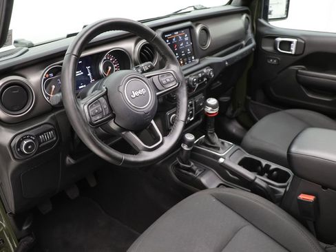 Used 2022 Jeep Wrangler Unlimited Sport w/ Sun And Sound Package AWD/4WD image 13
