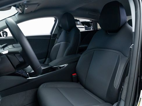 Used 2025 Lucid Air Touring image 17