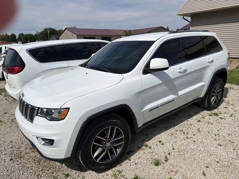 Used 2018 Jeep Grand Cherokee Laredo AWD/4WD image 2