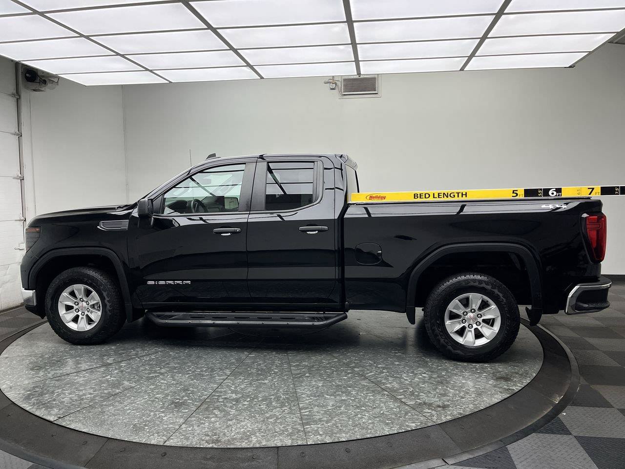 Certified 2022 GMC Sierra 1500 Pro w/ Pro Value Package AWD/4WD image 6